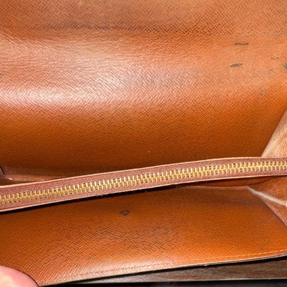 Louis Vuitton Monogram Sarah Wallet - Picture 9 of 12